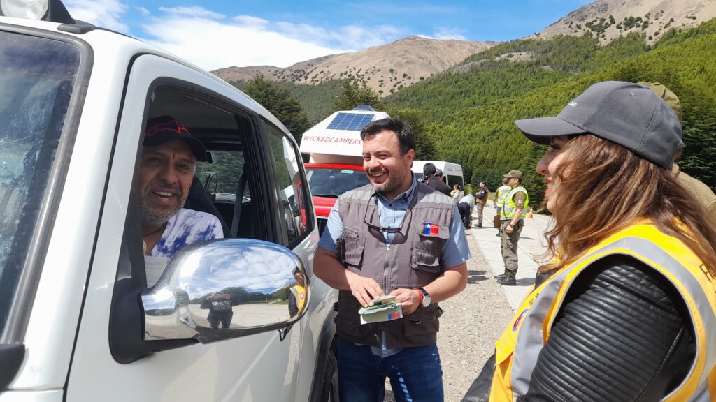 Agricultura y Transportes lanzan campaña para prevenir atropellos de huemules en las rutas de la región