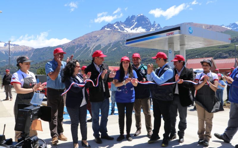 Inauguran primer Pronto Copec de la Carretera Austral en Villa Cerro Castillo con wifi gratuito y cajero automático